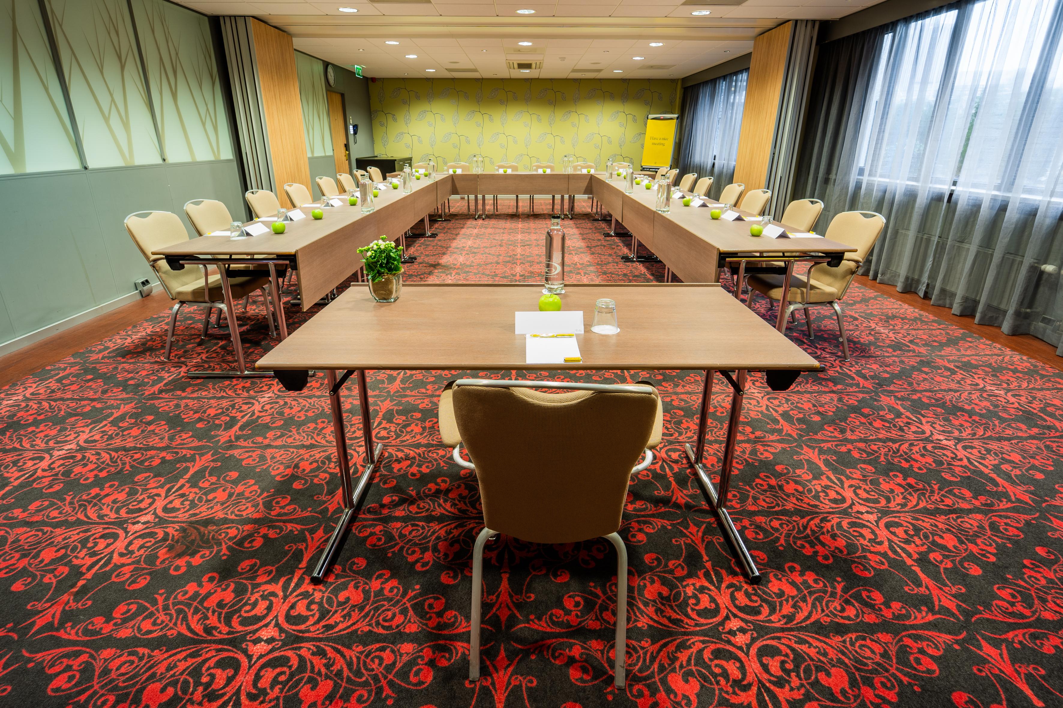 Tulip Centre Hotel 3*